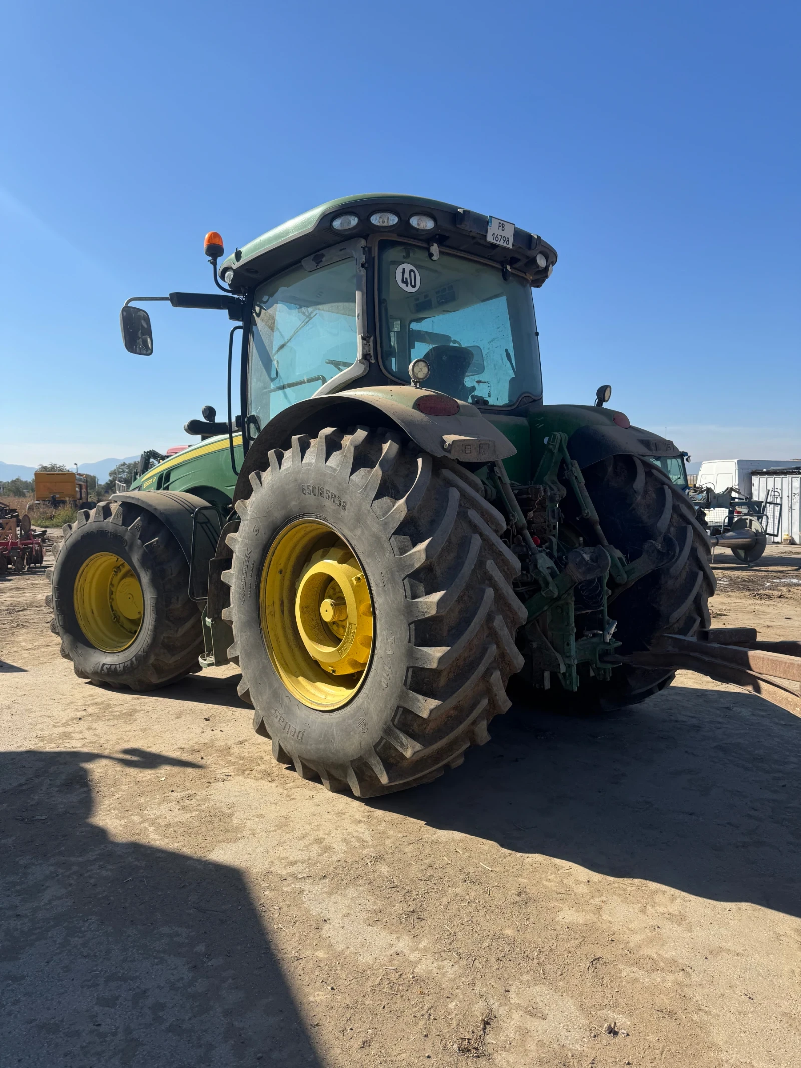 Трактор John Deere 8335R - изображение 3