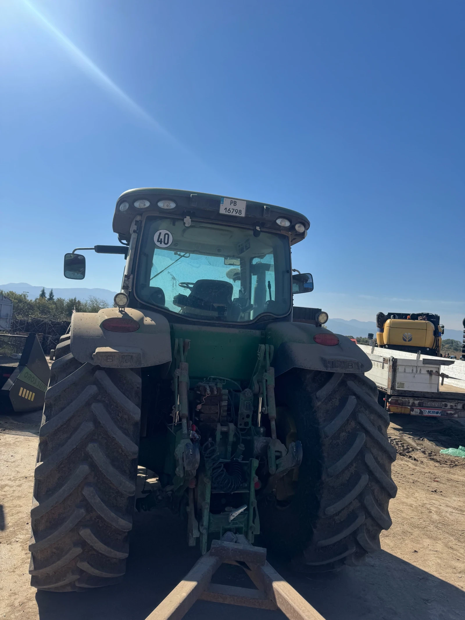 Трактор John Deere 8335R - изображение 4