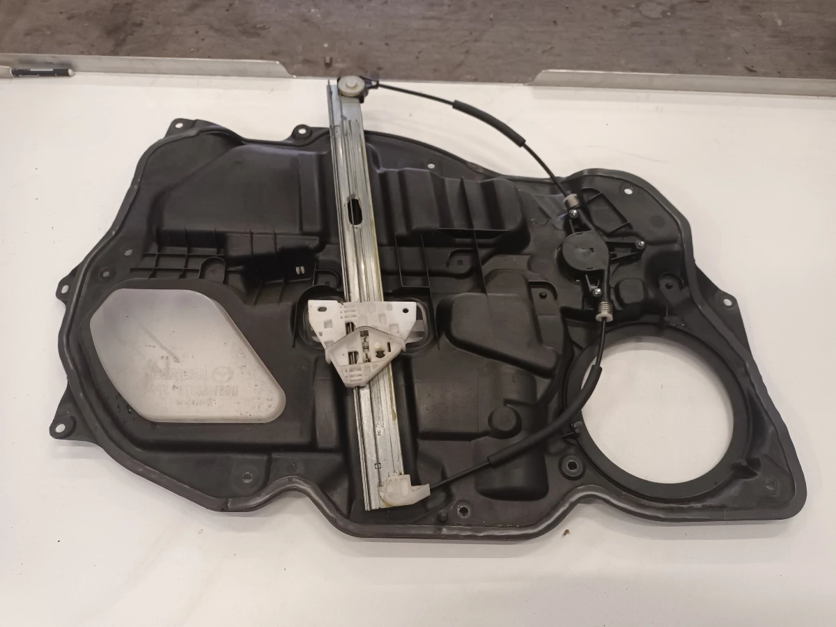 Ел машинка Предна дясна,стъклоповдигач мазда 2 1.4д