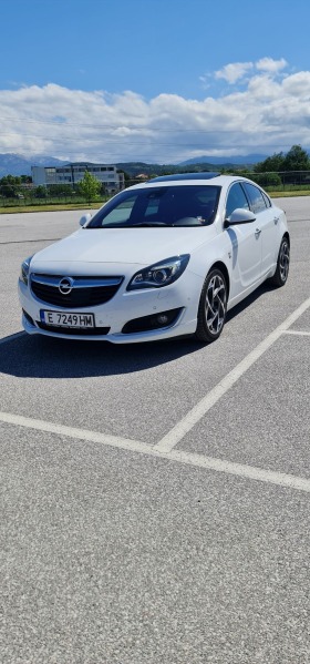 Opel Insignia, снимка 1 - Автомобили и джипове - 45736621
