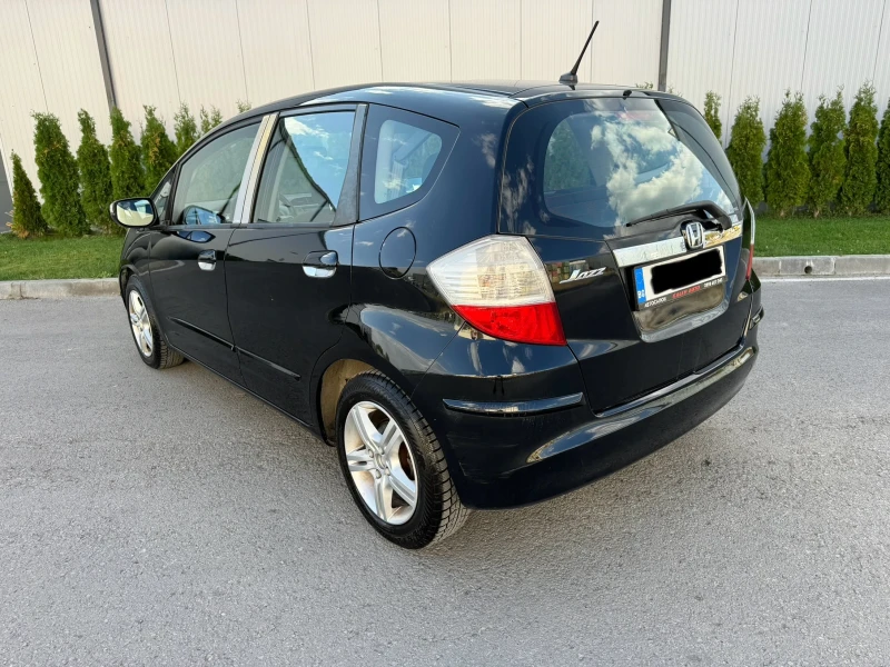 Honda Jazz 1.4i-VTEC 100к.с/Регистрирана/Обслужена/ШВЕЙЦАРИЯ!, снимка 3 - Автомобили и джипове - 47332934