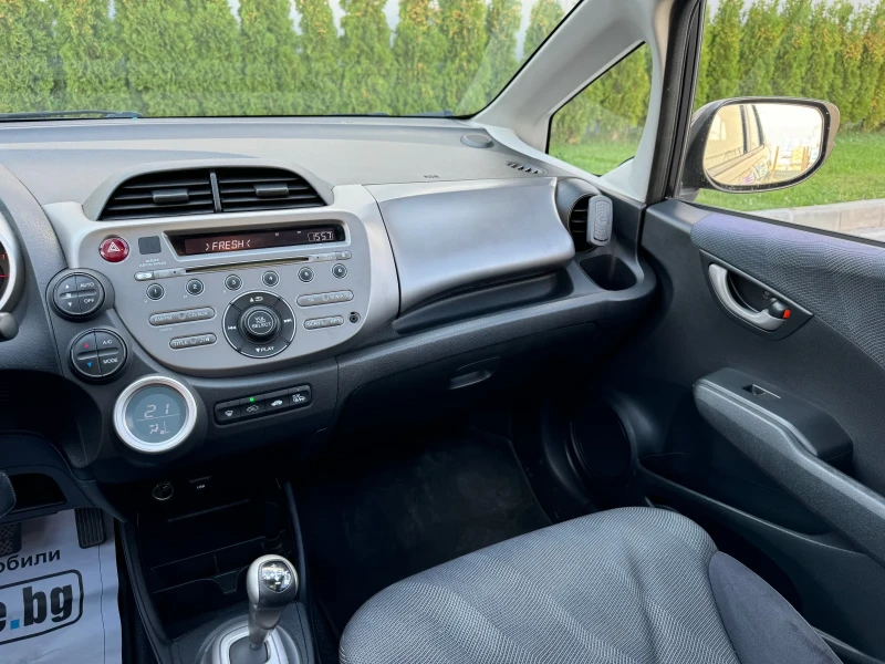 Honda Jazz 1.4i-VTEC 100к.с/Регистрирана/Обслужена/ШВЕЙЦАРИЯ!, снимка 8 - Автомобили и джипове - 47332934