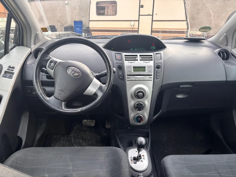 Toyota Yaris 1.4D-4D, снимка 7 - Автомобили и джипове - 48600665