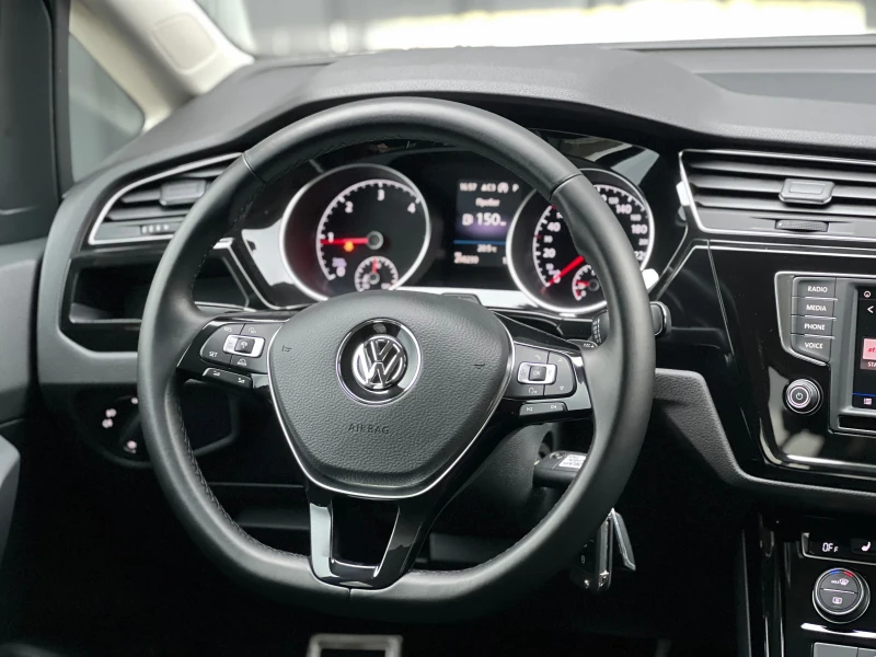 VW Touran HIGHLINE МАТРИКС ФАРОВЕ КАМЕРА МАСАЖИ , снимка 14 - Автомобили и джипове - 49673233