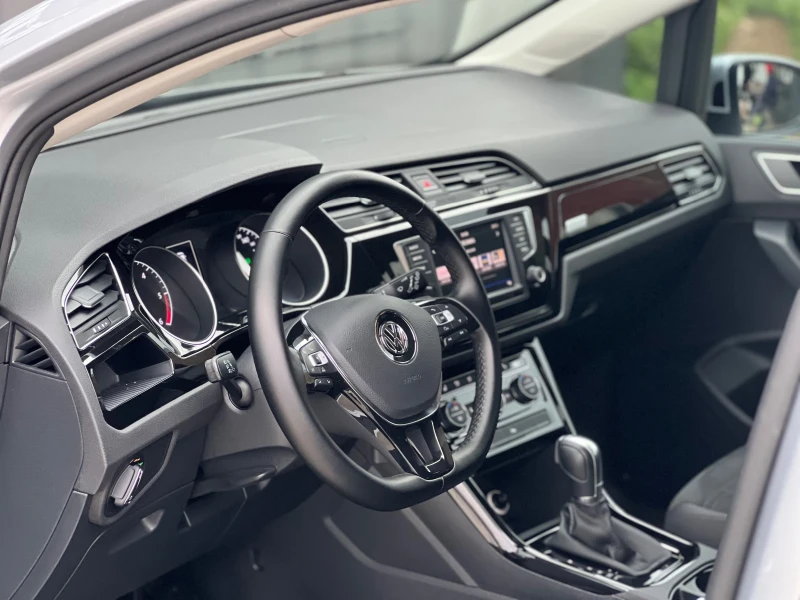 VW Touran HIGHLINE МАТРИКС ФАРОВЕ КАМЕРА МАСАЖИ , снимка 11 - Автомобили и джипове - 49673233