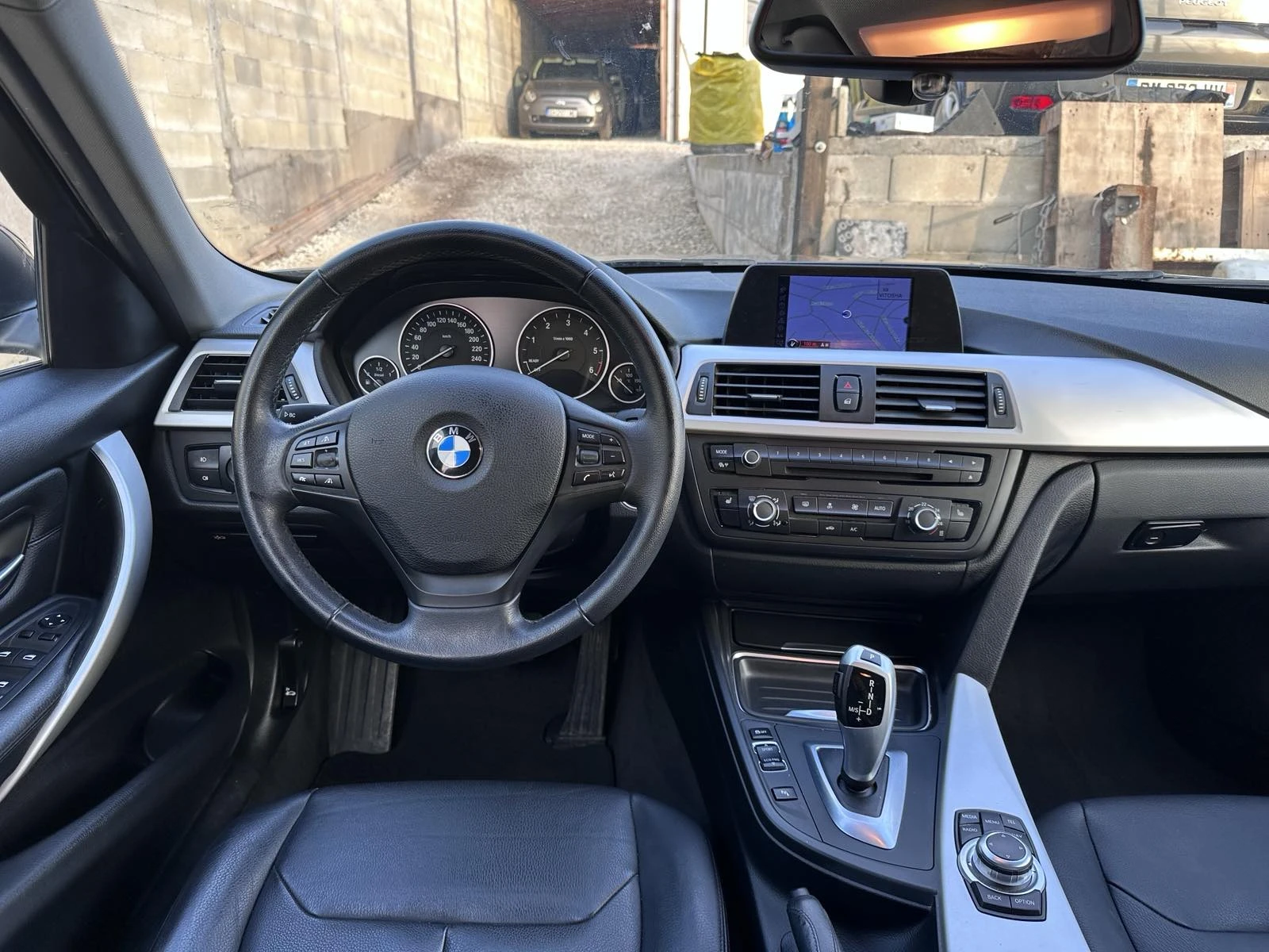 BMW 320 Кожа Подгрев Distronic Лизинг | Mobile.bg — изображение 11