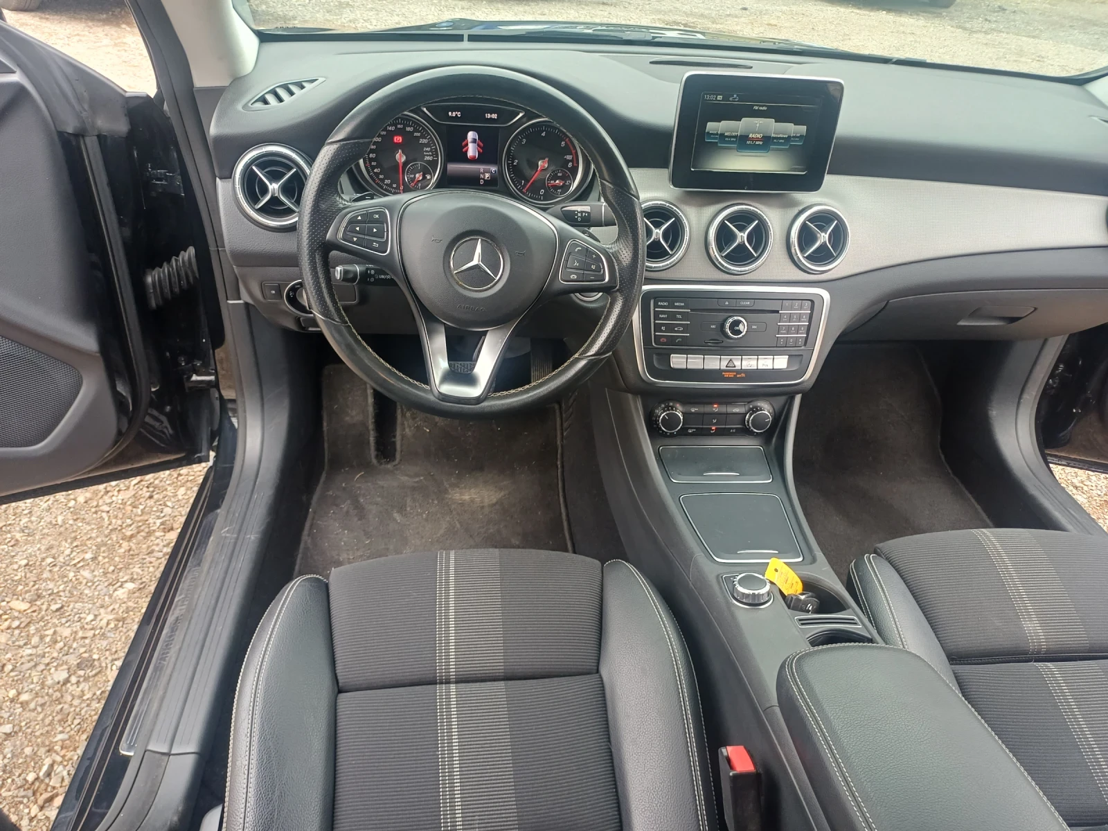 Mercedes-Benz CLA 200 220D, снимка 11 - Автомобили и джипове - 53964370