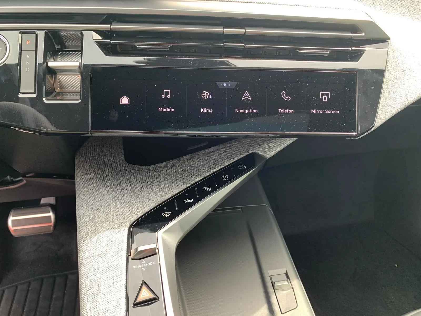 Peugeot 3008 e GT DISTR Winter Pack+ 360* PANO Keyless Massage | Mobile.bg � ����������� 12