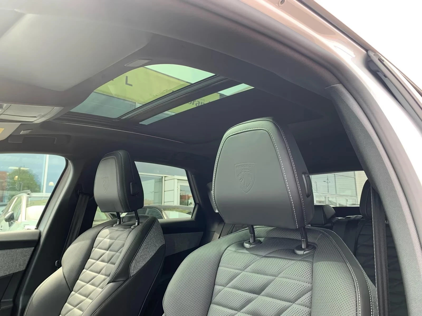 Peugeot 3008 e GT DISTR Winter Pack+ 360* PANO Keyless Massage | Mobile.bg � ����������� 10