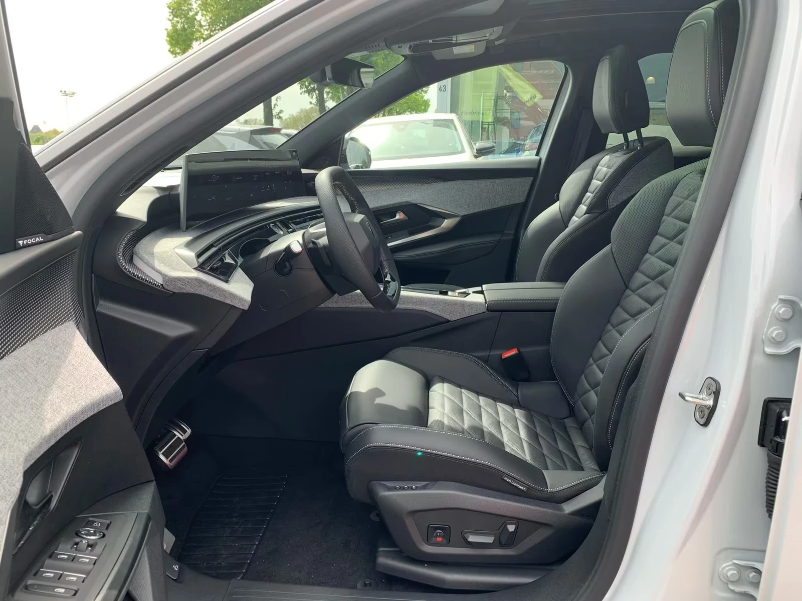 Peugeot 3008 e GT DISTR Winter Pack+ 360* PANO Keyless Massage | Mobile.bg � ����������� 9