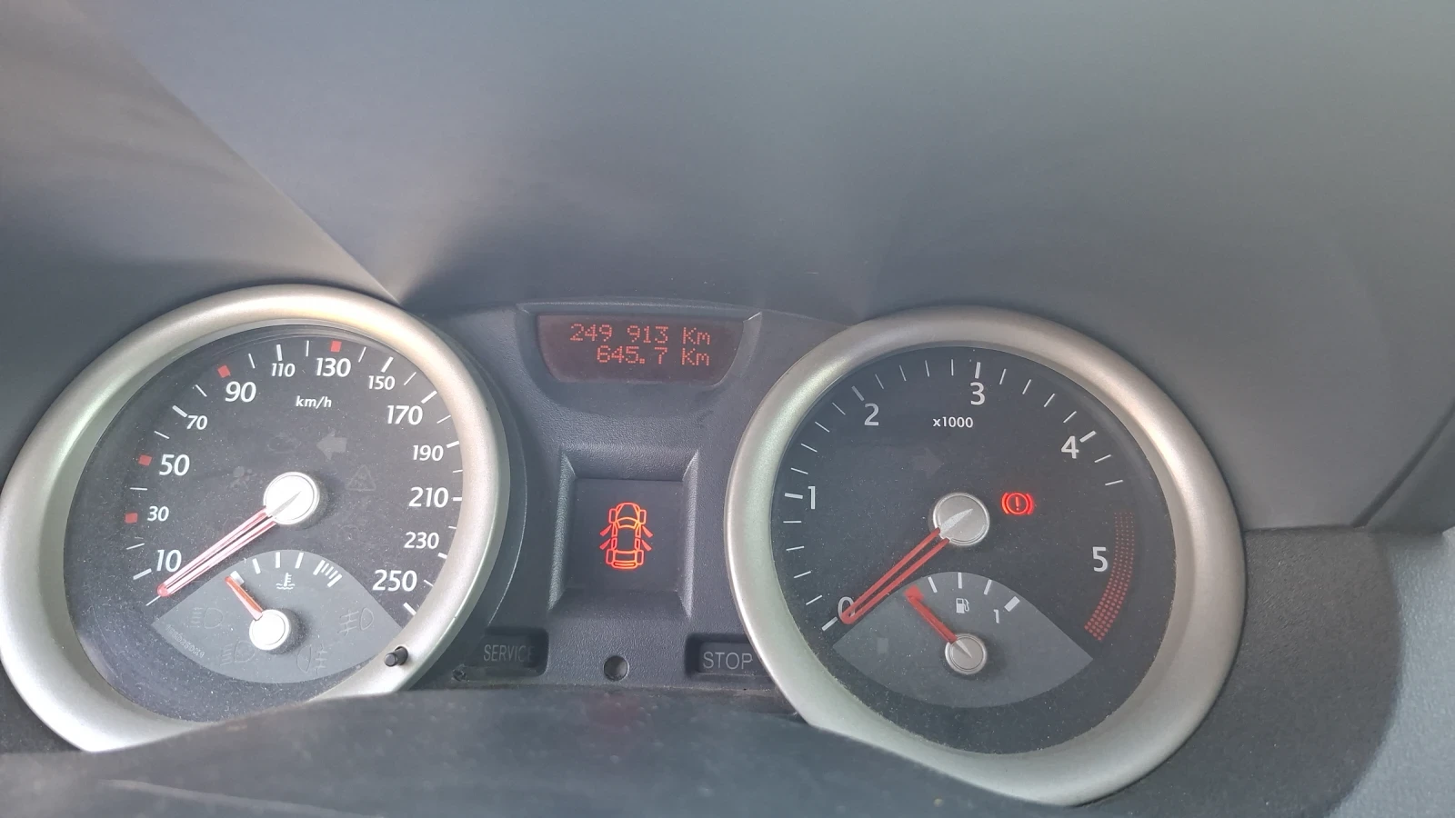 Renault Megane 1.9 dci, снимка 12 - Автомобили и джипове - 54825594