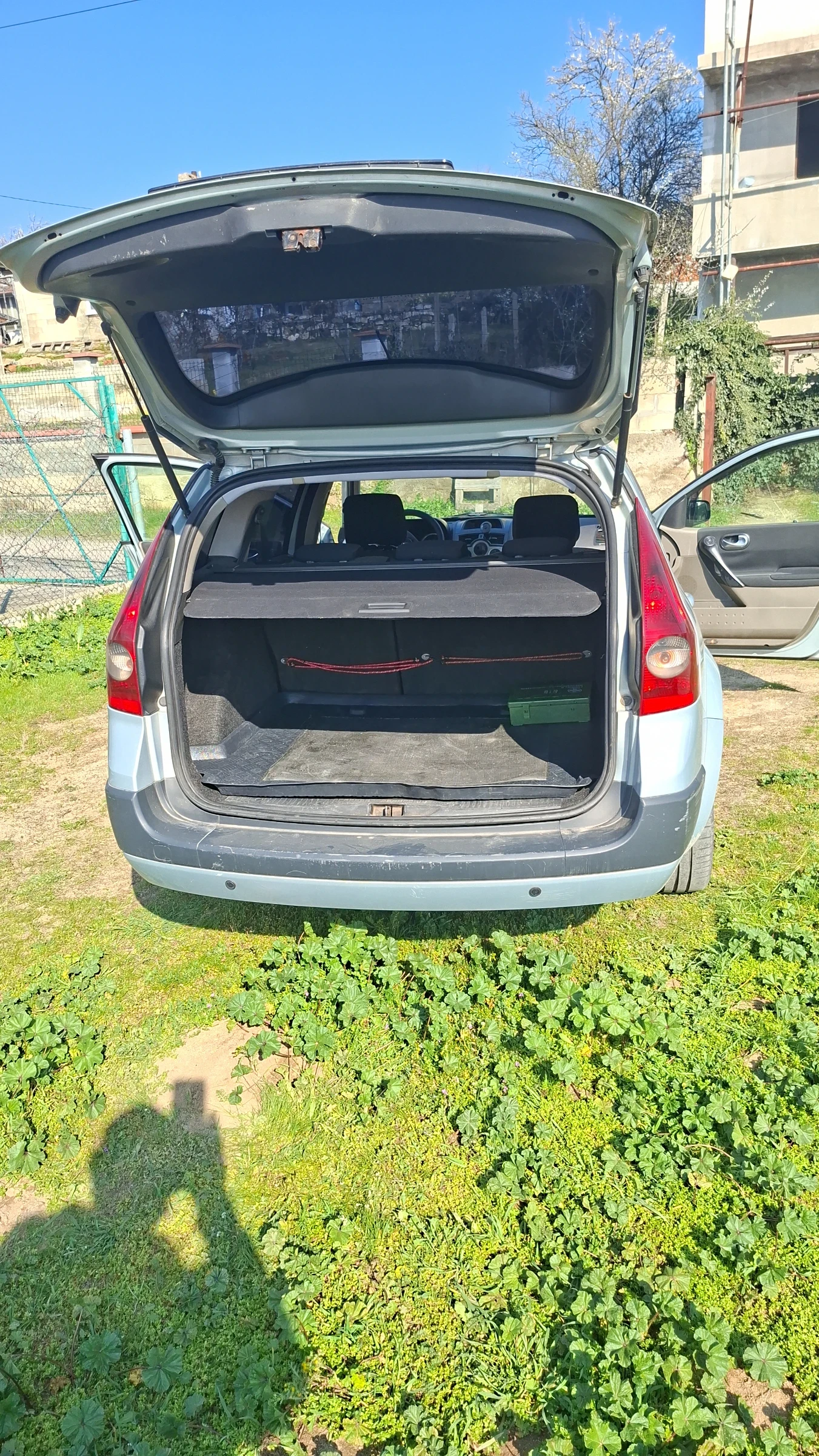 Renault Megane 1.9 dci, снимка 5 - Автомобили и джипове - 54825594