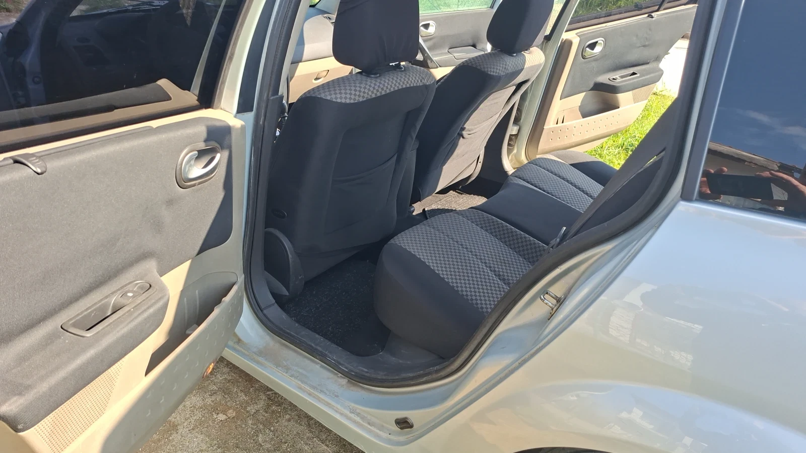 Renault Megane 1.9 dci, снимка 8 - Автомобили и джипове - 54825594