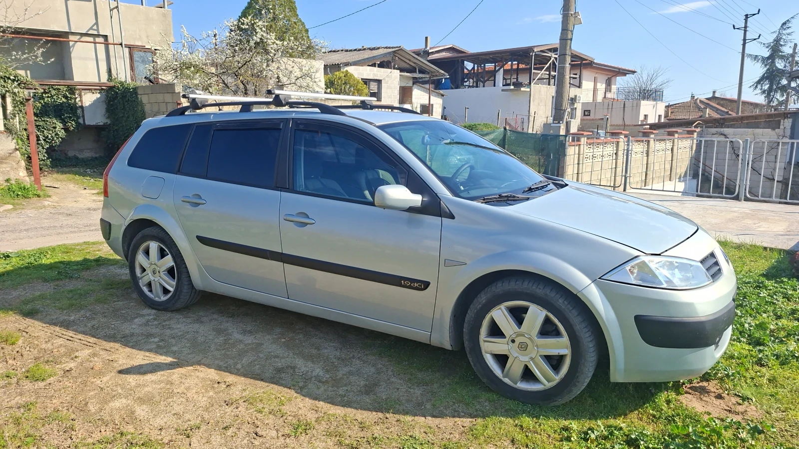 Renault Megane 1.9 dci, снимка 3 - Автомобили и джипове - 54825594