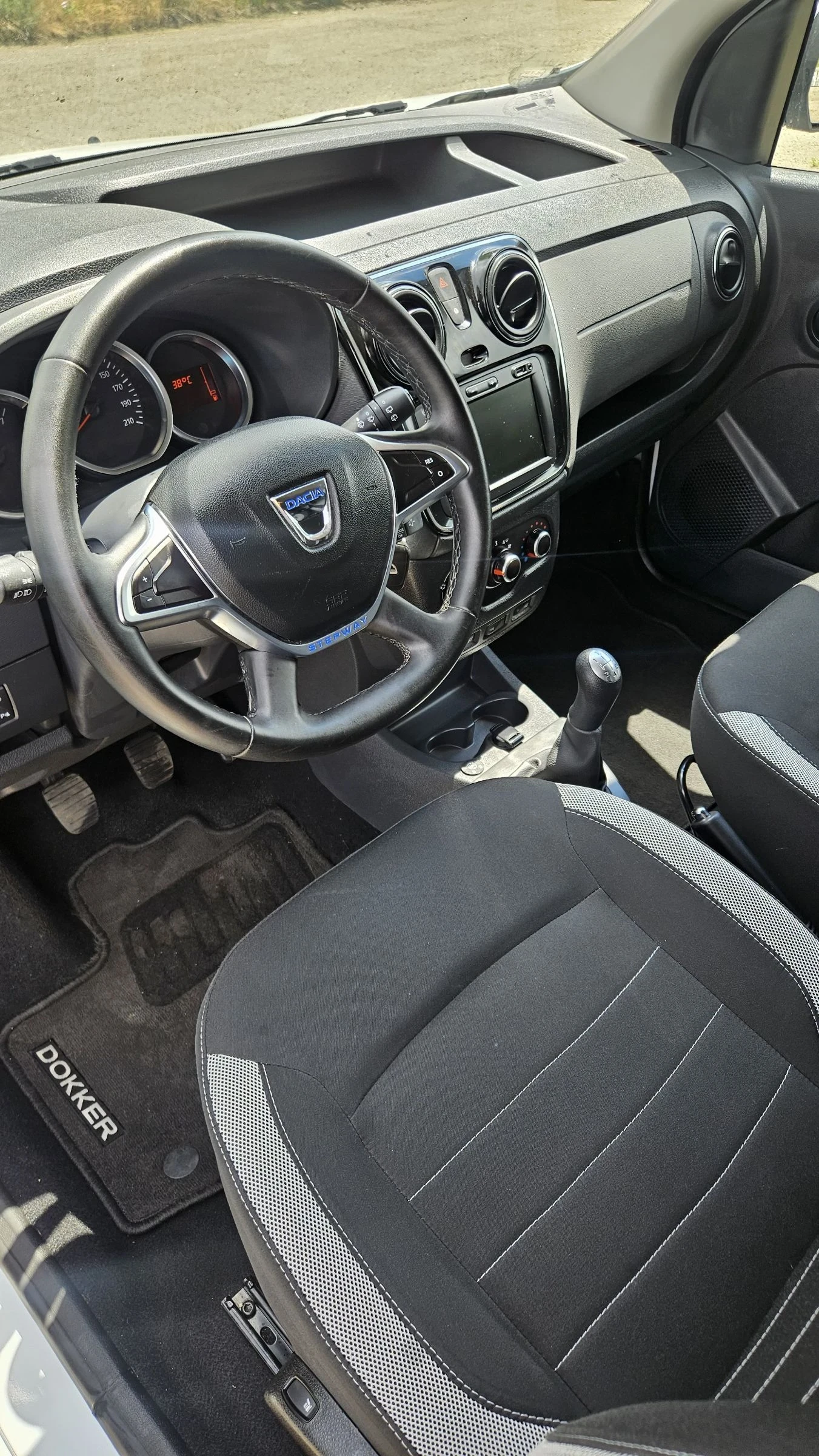 Dacia Dokker 1.6 SCe / Фабрична Газ, снимка 7 - Автомобили и джипове - 54835198