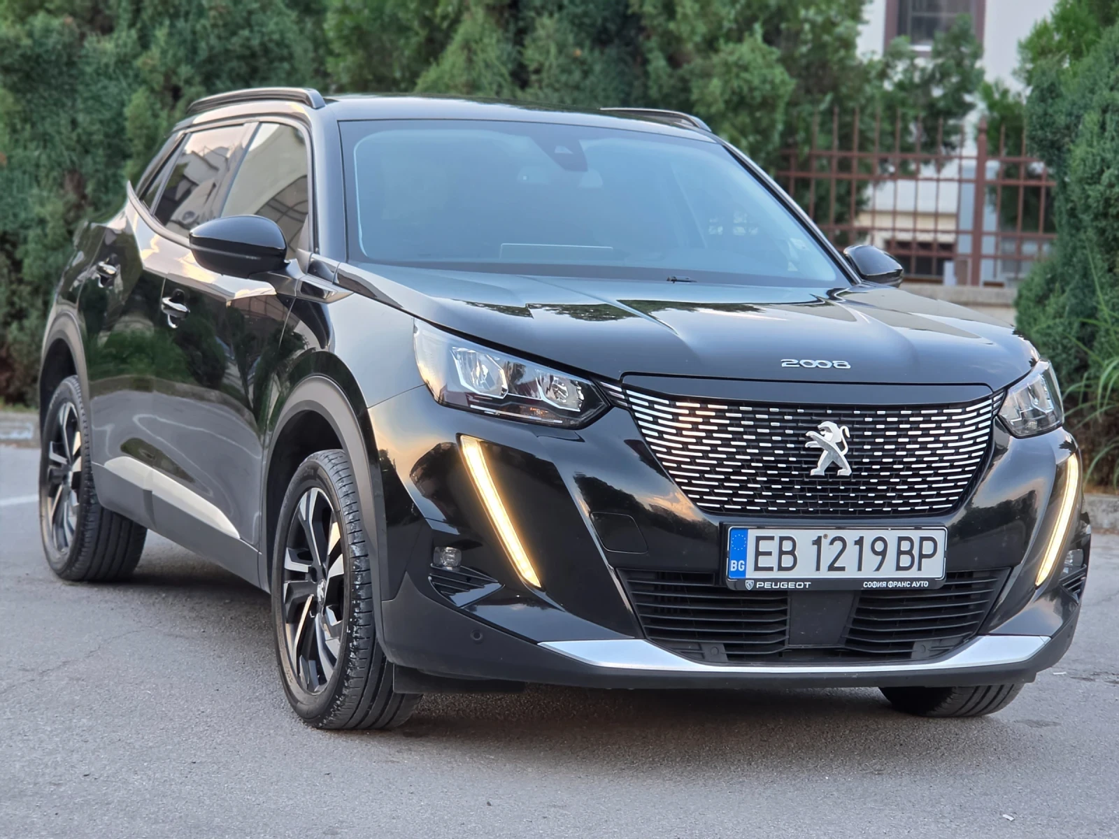 Peugeot 2008 1.5HDI 110hp * КЛИМАТРОНИК * НАВИ * EURO 6D * , снимка 2 - Автомобили и джипове - 55063411
