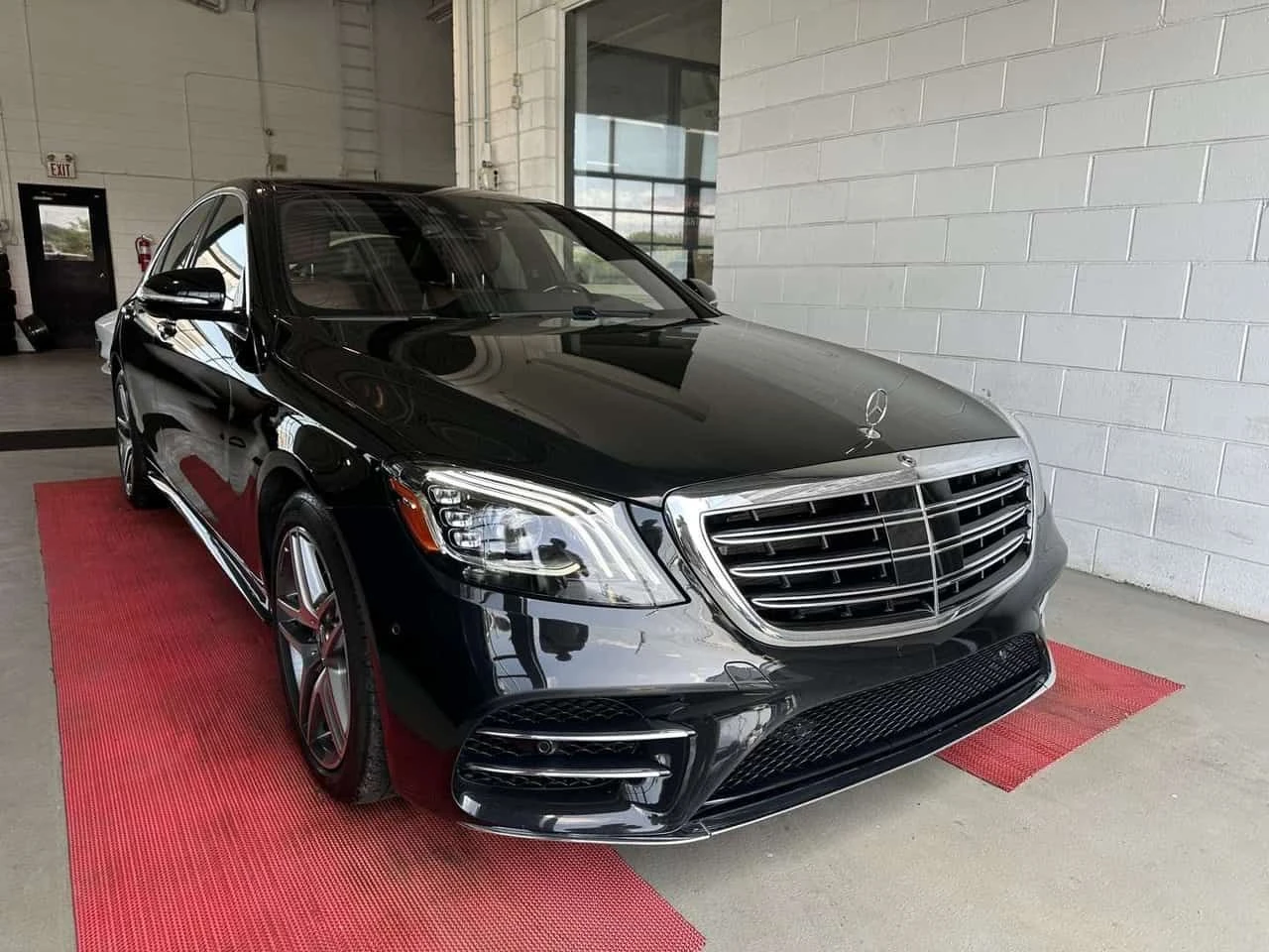 Mercedes-Benz S 560 * 4.0 V8 * Фиксирана цена до България * CARFAX * 