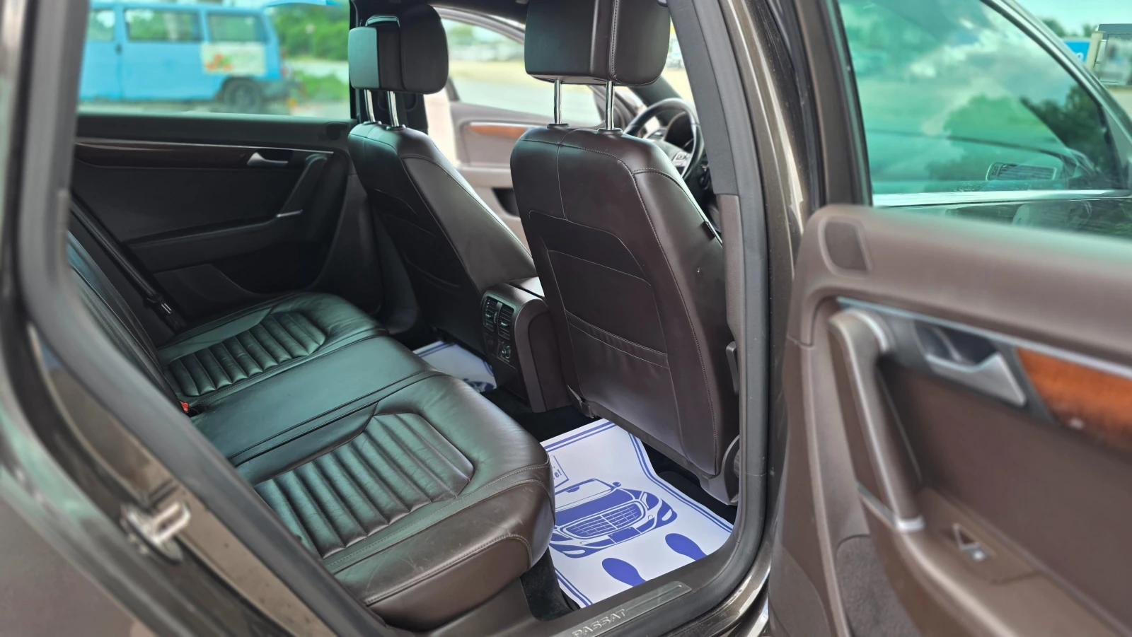 VW Passat УНИКАЛНА/R-LINE, снимка 11 - Автомобили и джипове - 55607582