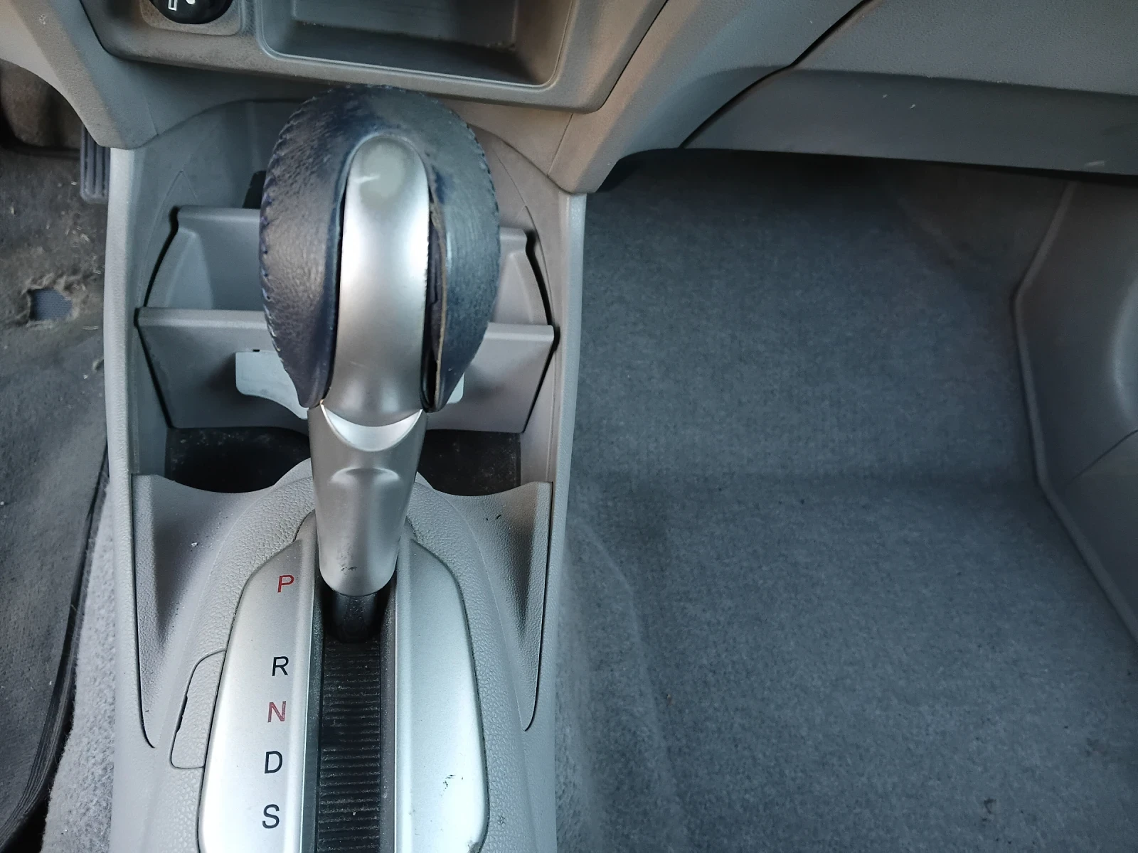 Honda Insight 1.3 hibrid, снимка 8 - Автомобили и джипове - 55743420