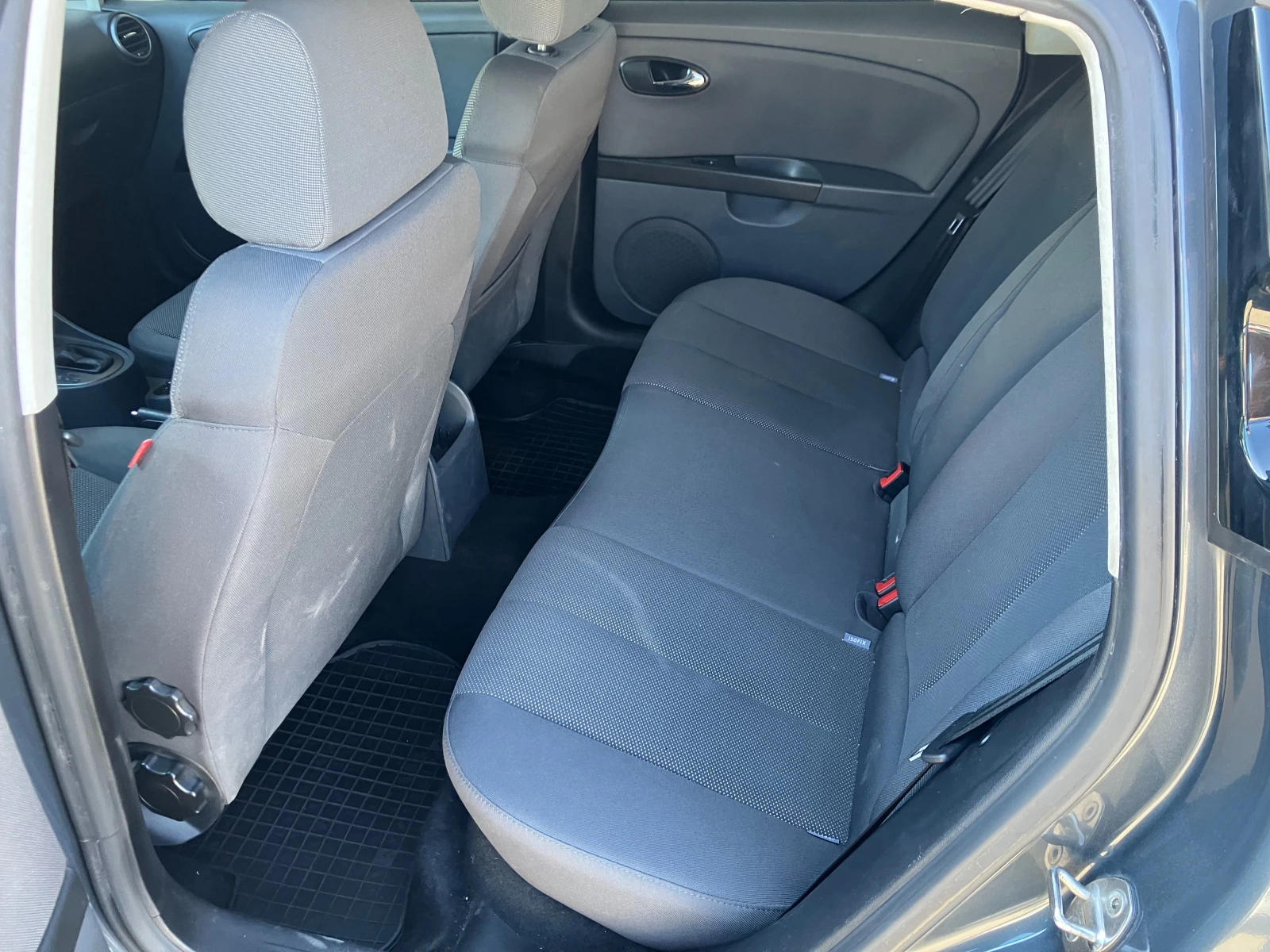 Seat Leon 2.0 TDI Automatic, снимка 9 - Автомобили и джипове - 56068878