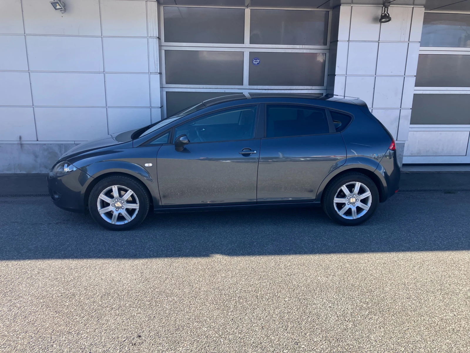 Seat Leon 2.0 TDI Automatic, снимка 3 - Автомобили и джипове - 56068878