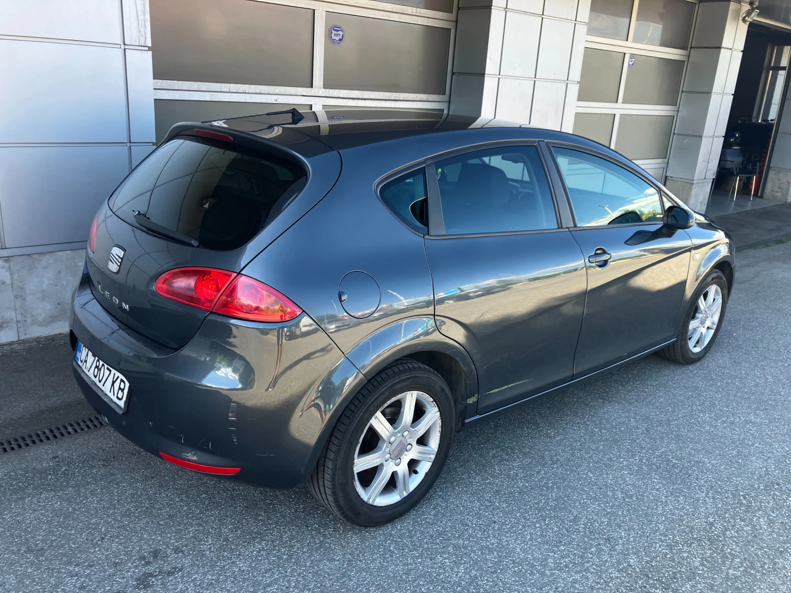 Seat Leon 2.0 TDI Automatic, снимка 2 - Автомобили и джипове - 56068878