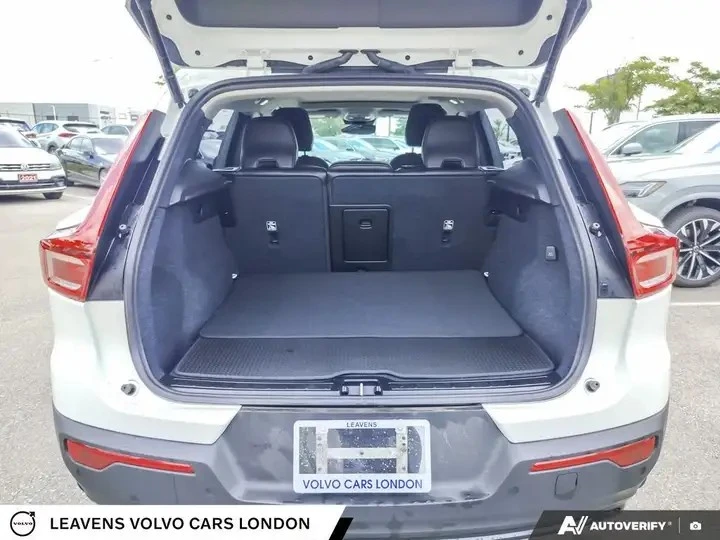 Volvo XC40 Automatic, снимка 14 - Автомобили и джипове - 56004405