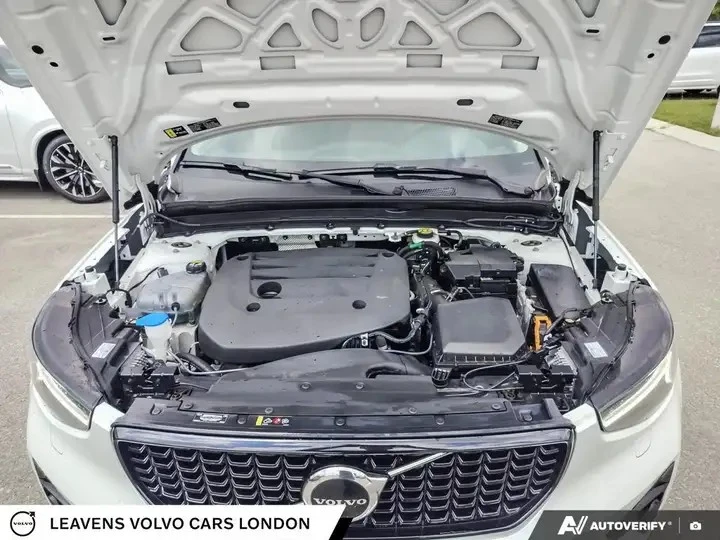 Volvo XC40 Automatic, снимка 12 - Автомобили и джипове - 56004405