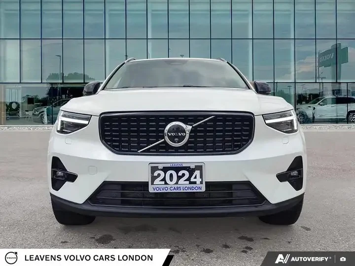 Volvo XC40 Automatic, снимка 2 - Автомобили и джипове - 56004405