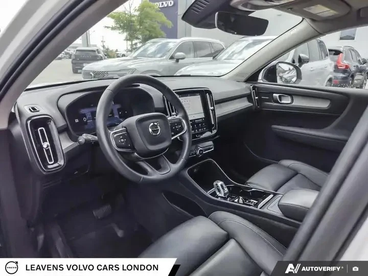 Volvo XC40 Automatic, снимка 15 - Автомобили и джипове - 56004405
