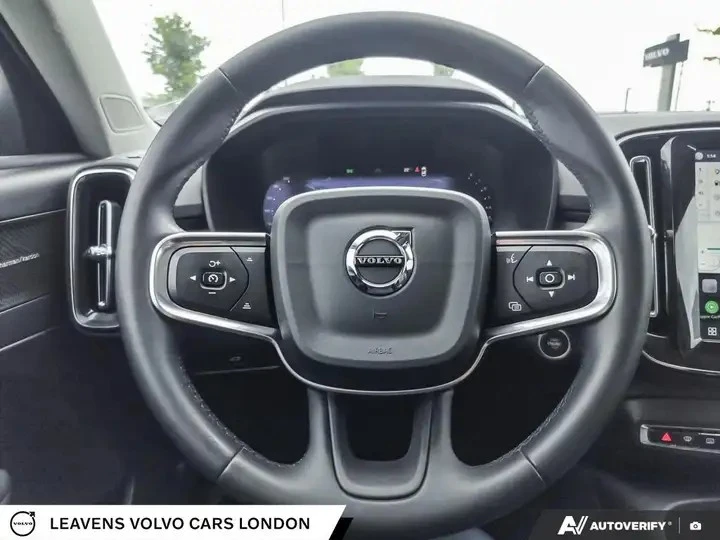 Volvo XC40 Automatic, снимка 16 - Автомобили и джипове - 56004405