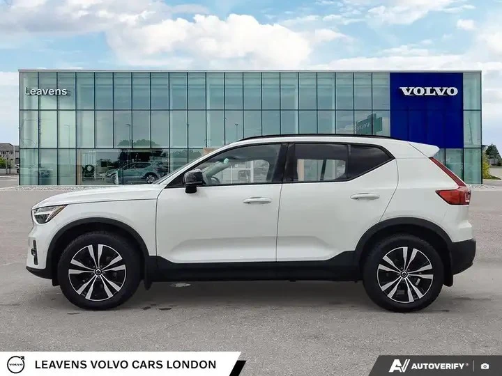 Volvo XC40 Automatic, снимка 3 - Автомобили и джипове - 56004405