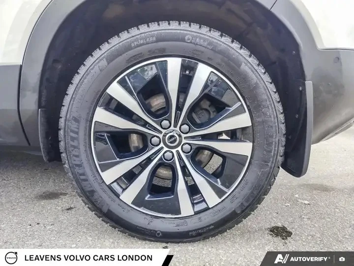 Volvo XC40 Automatic, снимка 8 - Автомобили и джипове - 56004405