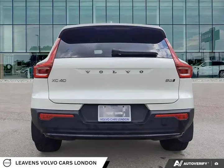 Volvo XC40 Automatic, снимка 6 - Автомобили и джипове - 56004405