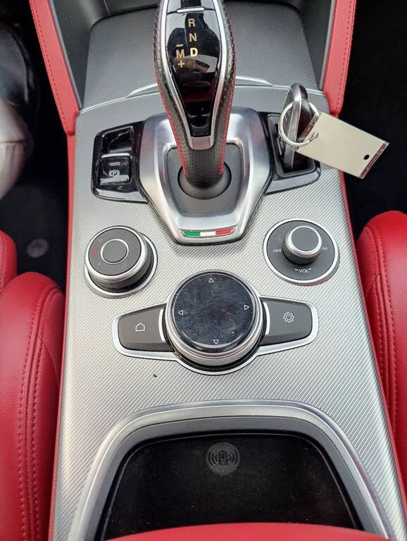 Alfa Romeo Stelvio 2021 Q4* TI* AWD* DIS* SPORT PK* PANO* КРАЙНА ЦЕНА, снимка 14 - Автомобили и джипове - 56227620