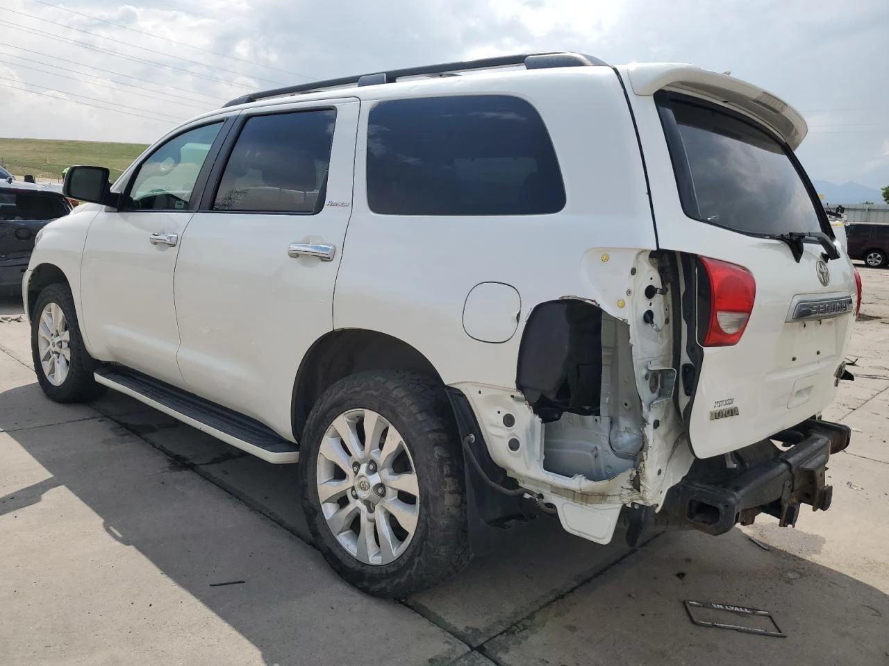 Toyota Sequoia PLATINUM EDITION 5.7L 4x4 - изображение 4