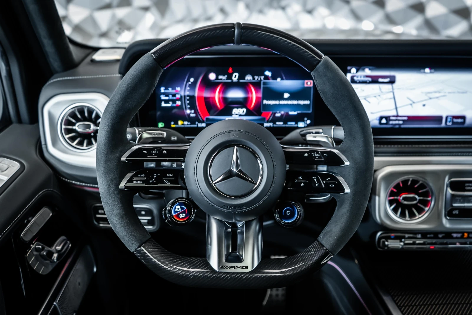 Mercedes-Benz G 63 AMG Manufaktur* Burmester* Carbon, снимка 15 - Автомобили и джипове - 53904997