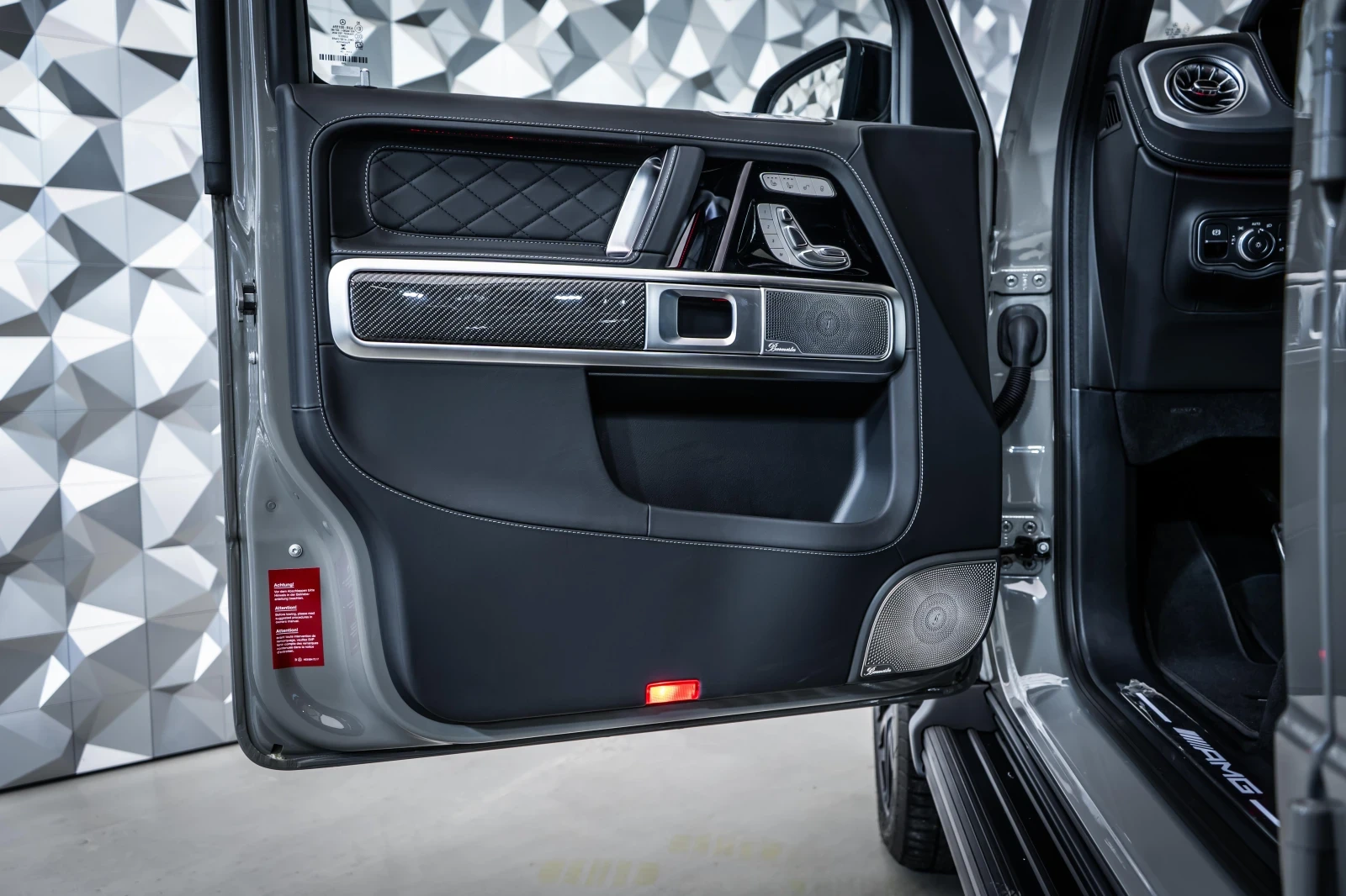 Mercedes-Benz G 63 AMG Manufaktur* Burmester* Carbon, снимка 7 - Автомобили и джипове - 53904997