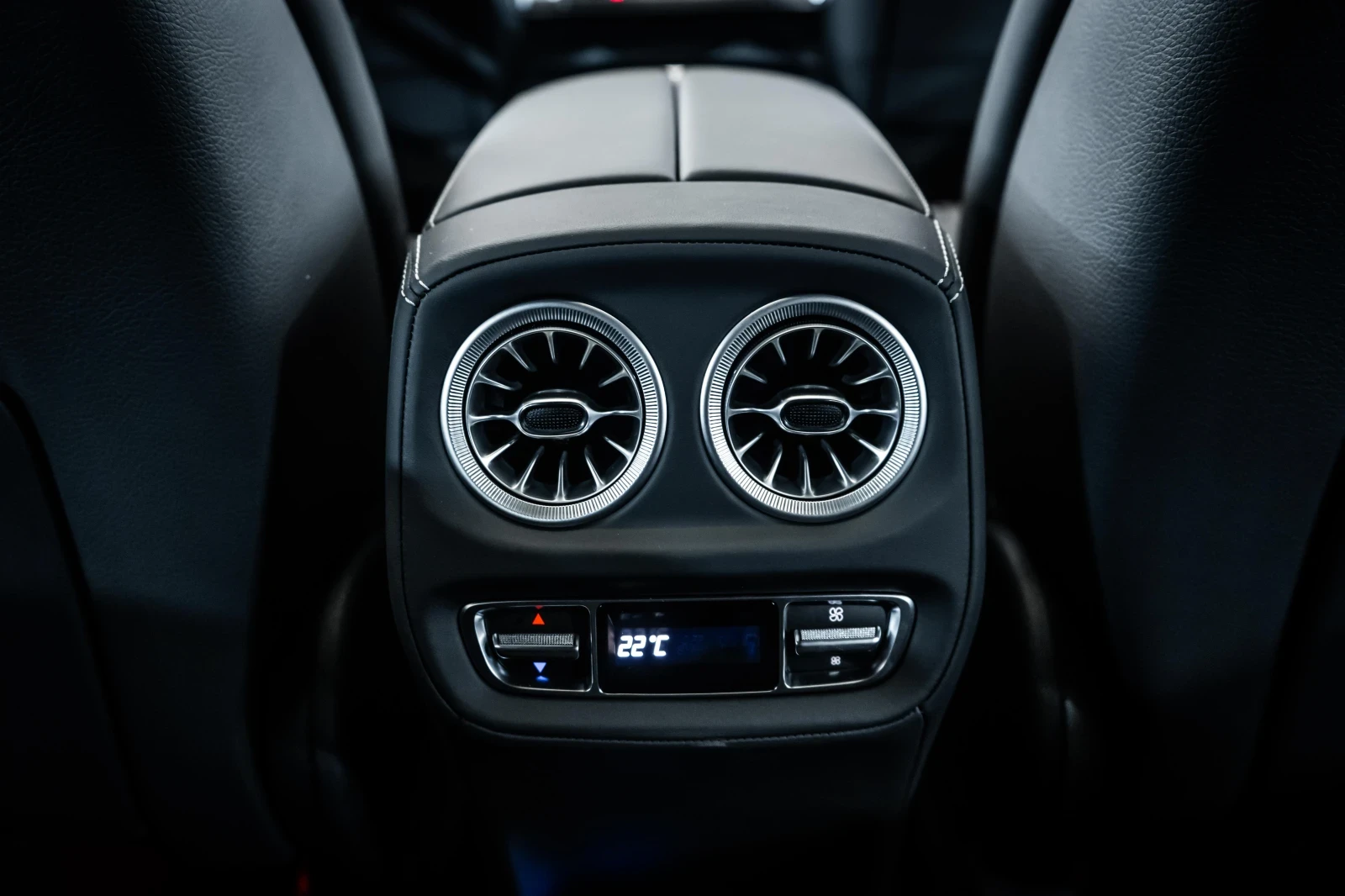 Mercedes-Benz G 63 AMG Manufaktur* Burmester* Carbon, снимка 13 - Автомобили и джипове - 53904997