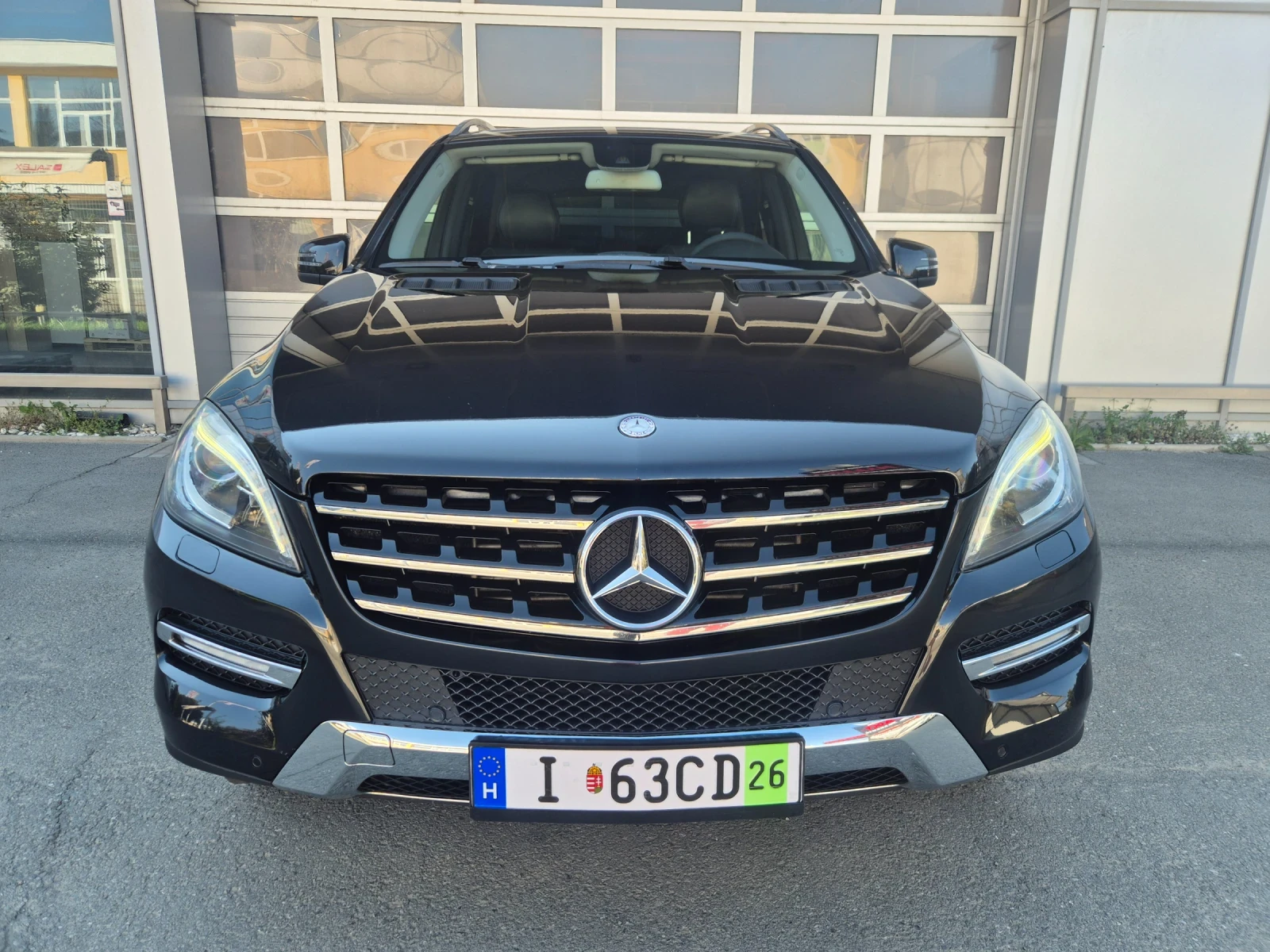 Mercedes-Benz ML 350 Нави* Кожа* Лед-Фар* Ел-Багажник* Амг-джанти* , снимка 2 - Автомобили и джипове - 54113251