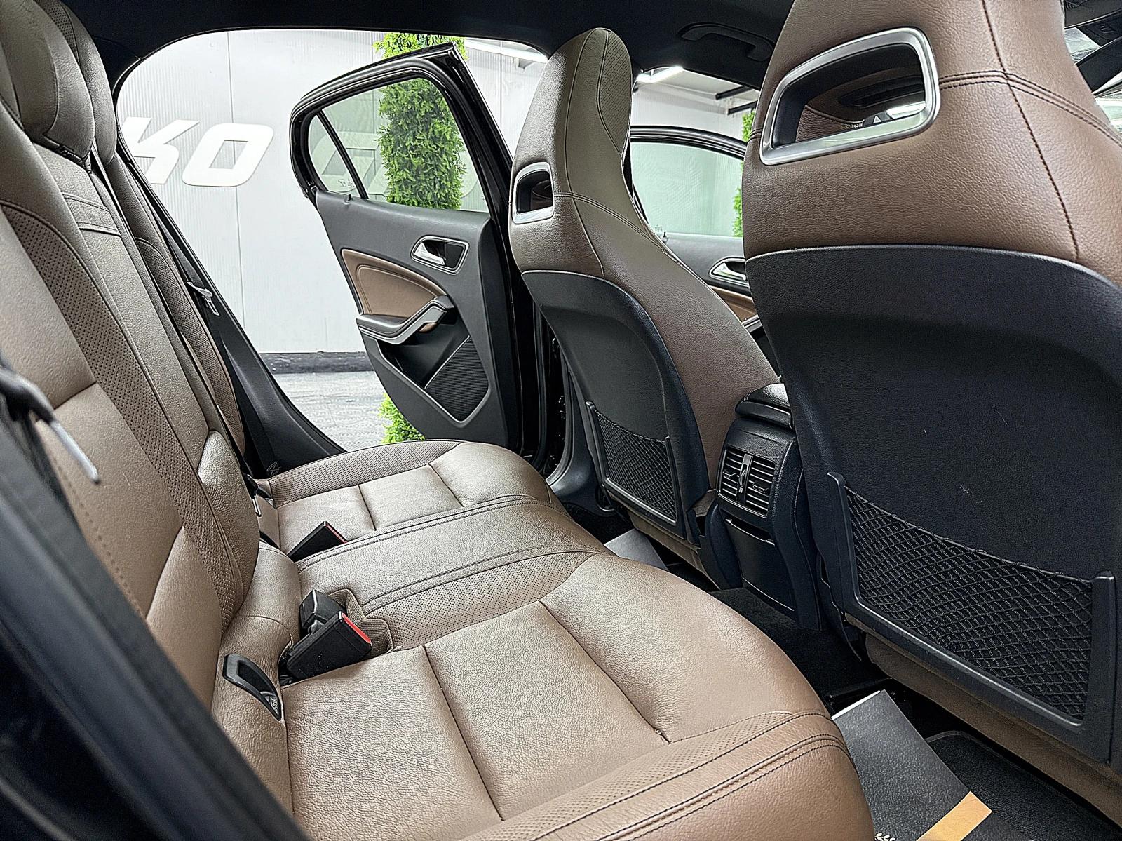 Mercedes-Benz GLA 220 4-Matic/AMG/PANORAMA/KeylessGo/СОБСТВЕН ЛИЗИНГ, снимка 12 - Автомобили и джипове - 55538671