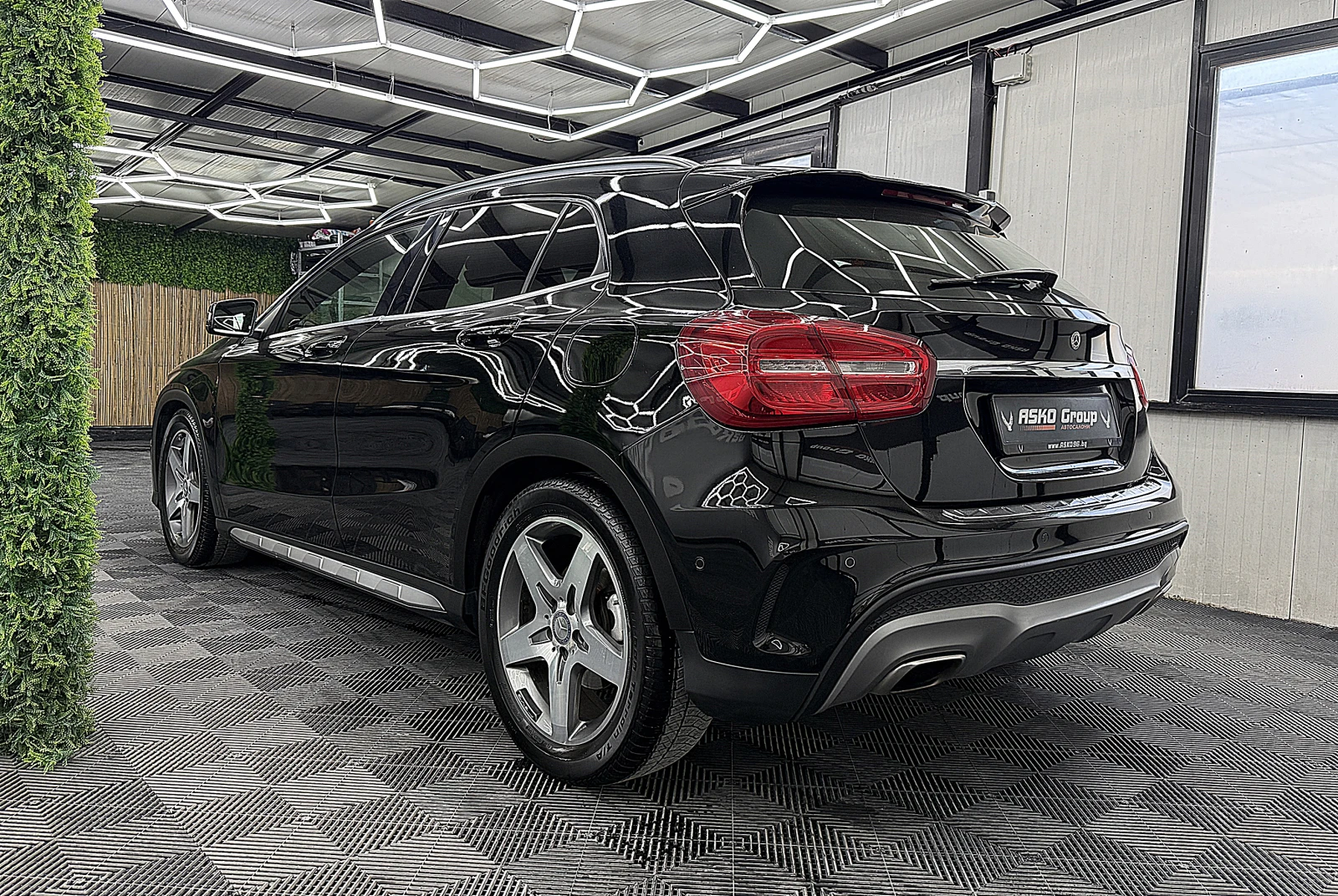 Mercedes-Benz GLA 220 4-Matic/AMG/PANORAMA/KeylessGo/СОБСТВЕН ЛИЗИНГ, снимка 4 - Автомобили и джипове - 55538671