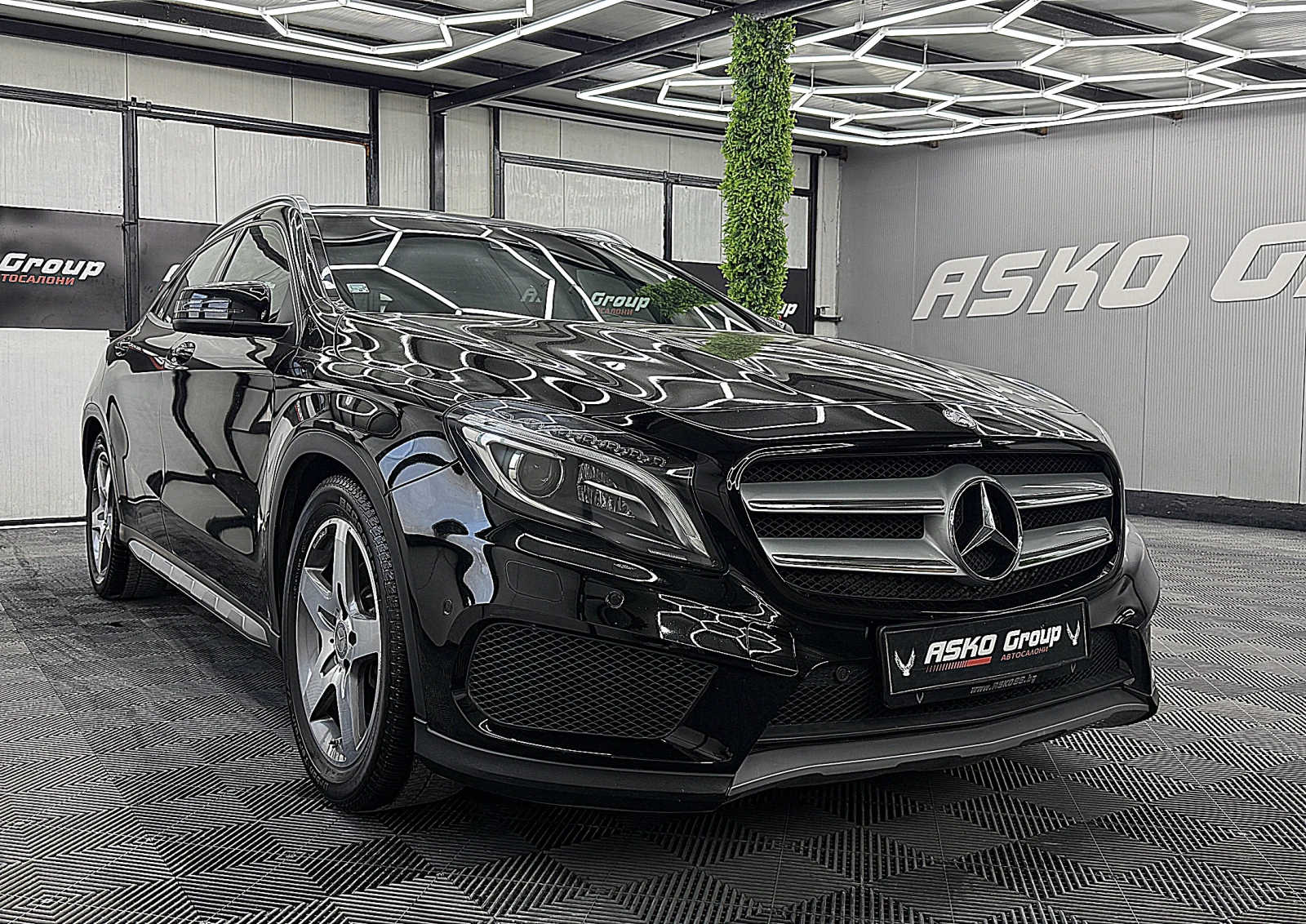 Mercedes-Benz GLA 220 4-Matic/AMG/PANORAMA/KeylessGo/СОБСТВЕН ЛИЗИНГ, снимка 3 - Автомобили и джипове - 55538671