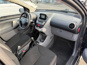 Toyota Aygo 1.0VVT-i 68к.с Навигация Климатик-5 врати-Италия - 3100 € / 6063.07 лв. - 13794311 15