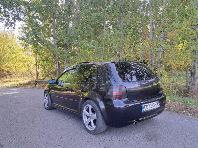 VW Golf 1.8т, снимка 4 - Автомобили и джипове - 47778599