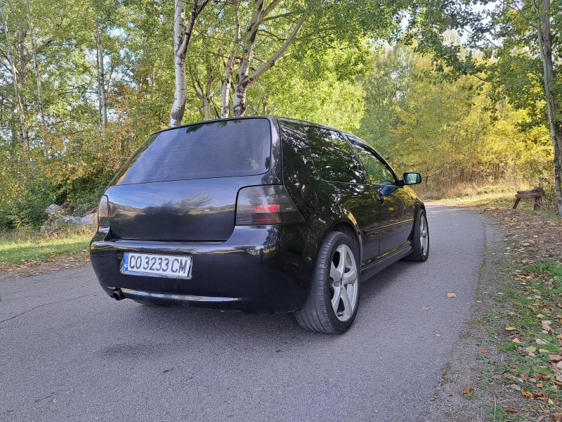 VW Golf 1.8т, снимка 5 - Автомобили и джипове - 47778599