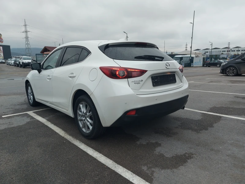 Mazda 3 1.5 SKYACTIV, снимка 5 - Автомобили и джипове - 48305314