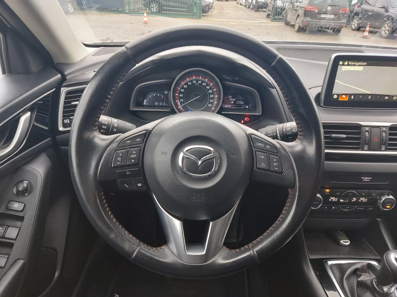 Mazda 3 1.5 SKYACTIV, снимка 11 - Автомобили и джипове - 48305314