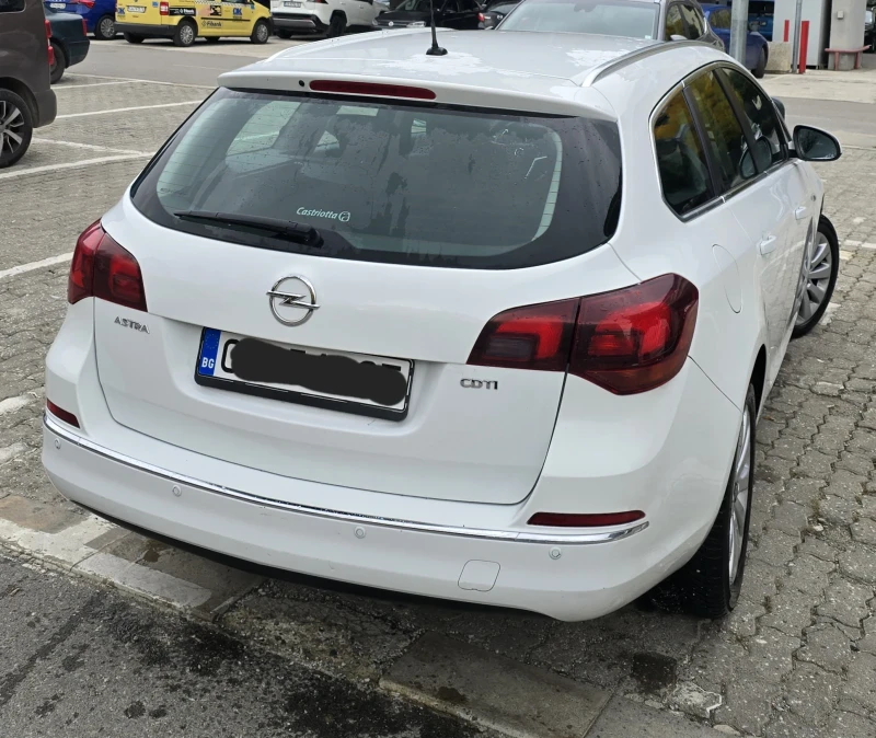 Opel Astra  Astra Sport tourer 1.7d 110hp обслужен , снимка 2 - Автомобили и джипове - 48910349