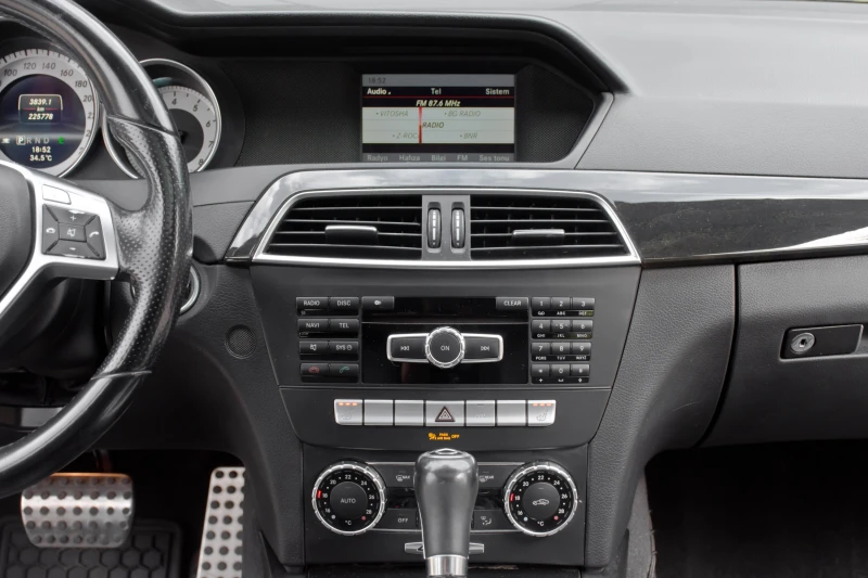 Mercedes-Benz C 300 AMG 4Matic, снимка 16 - Автомобили и джипове - 51905367